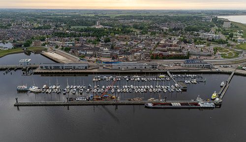 Jachthaven van Delfzijl vanuit de lucht.