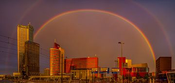Rainbow over the city van Robert Stienstra