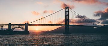 Golden Gate Bridge bij zonsondergang