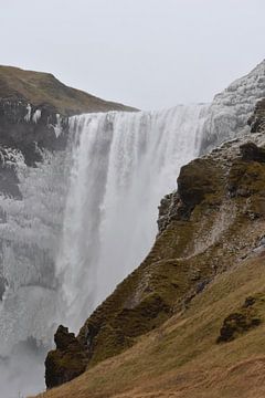Een van de mooiste watervallen van IJsland: Skógafoss van STUDIO LOT