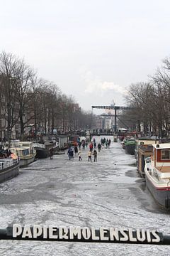 Schaatsen grachten Amsterdam by Thijs Nusmeijer