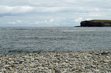 Kilkee Beach ist ein Steinstrand in der Ortschaft Kilkee.