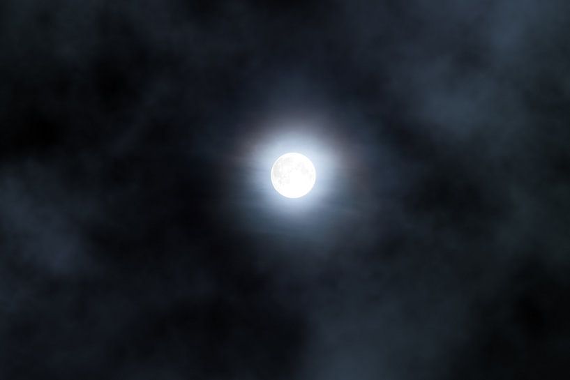 Full Moon by Bo Valentino