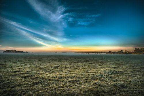 Nuages de nuit sur le polder