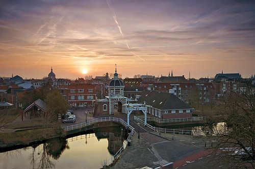 Zonsopkomst boven Leiden en de Morspoort