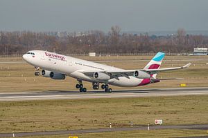 Start des Eurowings Airbus A340-300 (OO-SCW).