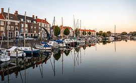 Abendlicht über dem Wasser von Middelburg von Werner Lerooy