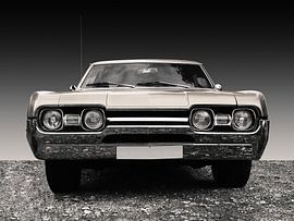 US Amerikanischer Oldtimer 1967 Cutlass Supreme Sportcoupe von Beate Gube