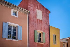 Ockerfarbene Häuser in Roussillon, Provence