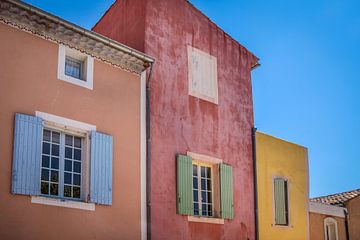 Okergekleurde huizen in de Roussillon, Provence van Christian Müringer