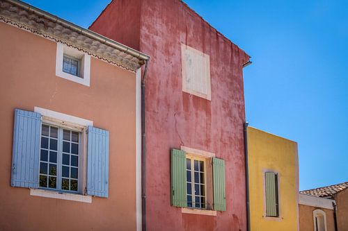 Okergekleurde huizen in de Roussillon, Provence
