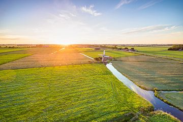 Zonsondergang boven poldermolen De Jonge Held van Droninger