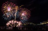 Vuurwerk op de zee bij Scheveningen Pier  van Dexter Reijsmeijer thumbnail