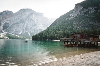 Entdeckungstour mit dem Ruderboot am Pragser Wildsee