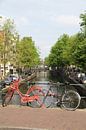 Fietsen op de Brouwersgracht in Amsterdam van Anouk Davidse thumbnail
