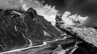 Uitzicht onderweg naar Mount Everest op de bergen van Nepal in het Himalayagebergte van Björn Jeurgens thumbnail