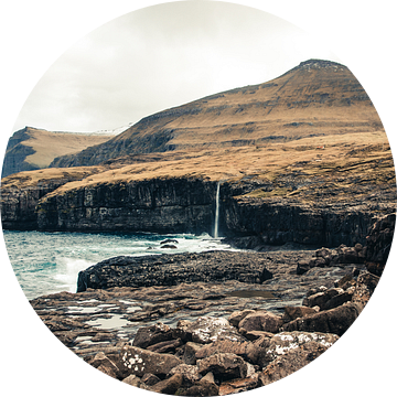 Eidi Waterval op de Faeröer Eilanden van Expeditie Aardbol