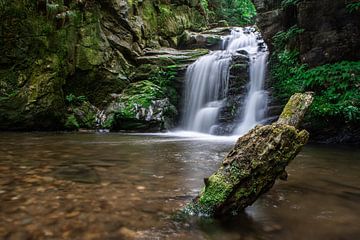 Watervallen van Rešov in Tsjechië van wiebesietze