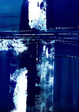 Tiefblaue abstrakte Textur - Moderner vom Ozean inspirierter Kunstdruck von Ela Szczepaniak