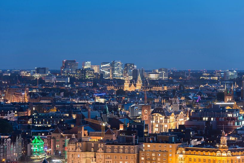 Skyline Amsterdam, Niederlande, blaue Stunde von Elisabeth Aardema