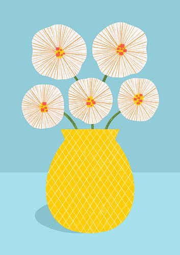 Bloemen in gele vaas