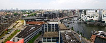 Zicht op Amsterdam en het IJ van Reinder Weidijk