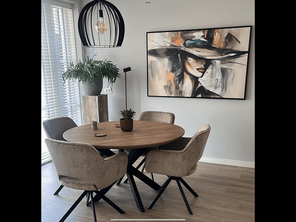 Vrouw met hoed van Koffie Zwart