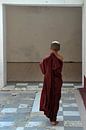 Boeddhistische monnik in kloostergang Myanmar van Affect Fotografie thumbnail