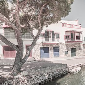 Maisons traditionnelles de la vieille ville de Portocolom à Majorque, Espagne Îles Baléares sur Alex Winter