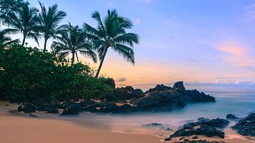 Zonsopkomst Secret Beach, Maui, Hawaii van Henk Meijer Photography