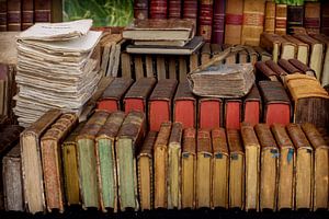 Büchermarkt mit alten Heften