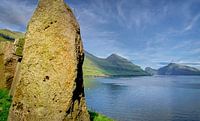 Zicht op de baai, Faroer eilanden van Rietje Bulthuis thumbnail