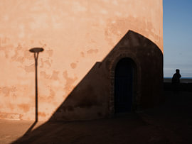 Scène de rue sur la côte marocaine