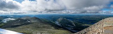 Panoramisch uitzicht vanaf Gaustatoppen in Noorwegen van Matthias Korn