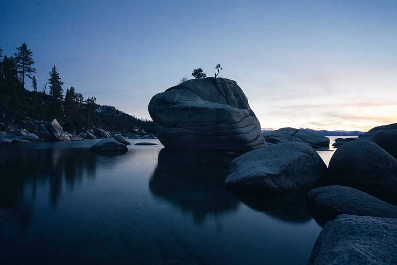 Großer Stein im Wasser von YesItsRobin