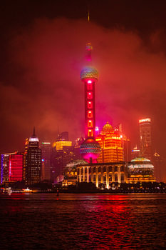 Farblichter der Skyline von Shanghai bei Nacht