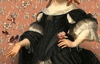 Dame in Schwarz mit Perlen
