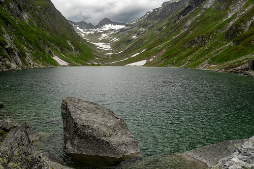 Lac de montagne dans les Alpes du Tyrol oriental