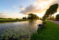 Landschapsfoto van de Angstel rivier op een zomerse avond