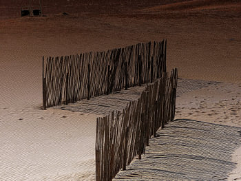 Zand,schaduw en riet.