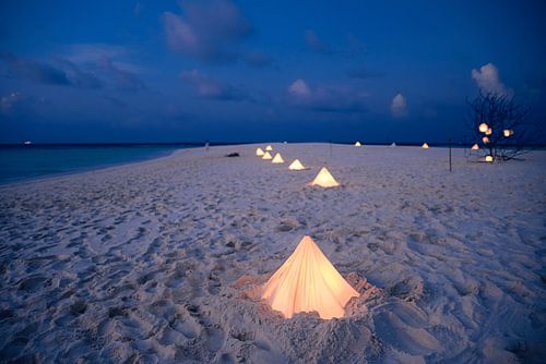 Privates Essen und Trinken auf einer Sandbank in der Nähe von Soneva Fushi.