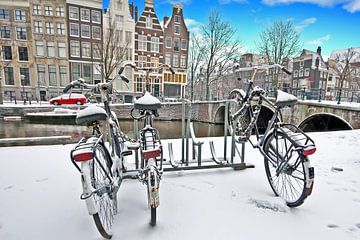 Besneeuwd Amsterdam in de winter in Nederland by Eye on You