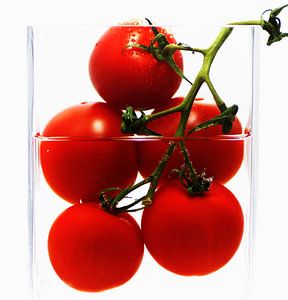 Tomaten in pot als abstract van Tanja Riedel