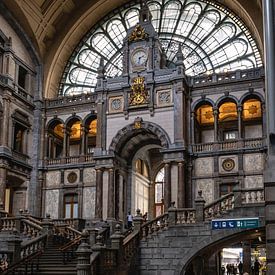 Station Antwerpen-Centraal in Belgie van Jolanda Aalbers