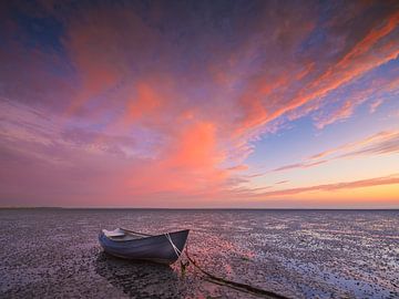 Een prachtige zonsopkomst met morgenrood aan de Oosterschelde van Bas Meelker