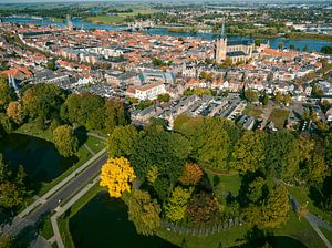 Luftaufnahme der Stadt Kampen an einem schönen Herbsttag