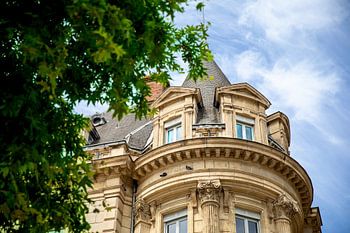 Historische Gnade unter einem Sommerhimmel