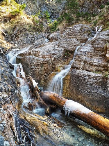 Waterval, watervallen, bergen, bergen, Alpen, natuurfotografie, landschapsfotografie, muurschildering, canvas, fine art print, natuur, wildernis, berglandschap, bergliefde, natuurfoto, alpenlandschap, outdoor, reislust, natuurparadijs, rivier, bron, natuurwonder, fotokunst, water, bergwater, alpenfoto, bergwereld, aders van de bergen, natuurkracht, vrede, energie, bergfotografie