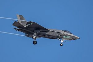 Un F-35C revient d'un vol d'essai à la base aéronavale Joint Reserve Base Fort Worth.