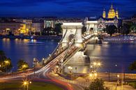 Boedapest - Kettingbrug met de St. Stephen's Basiliek van Thomas Rieger thumbnail